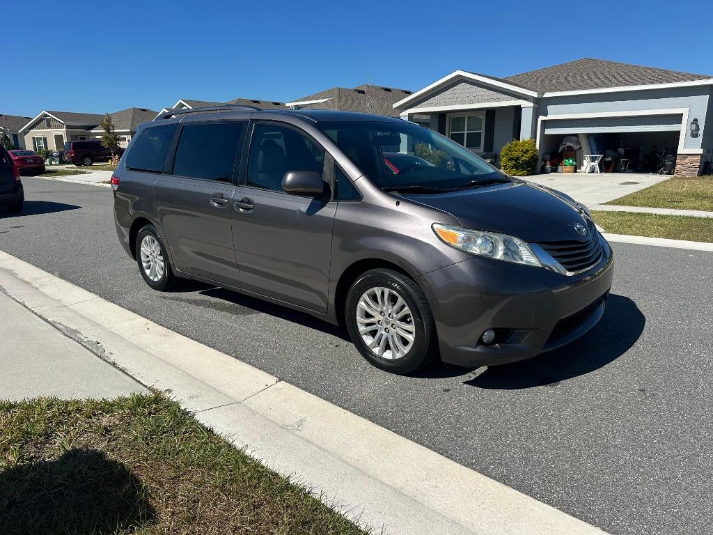 2012 Toyota Sienna XLE